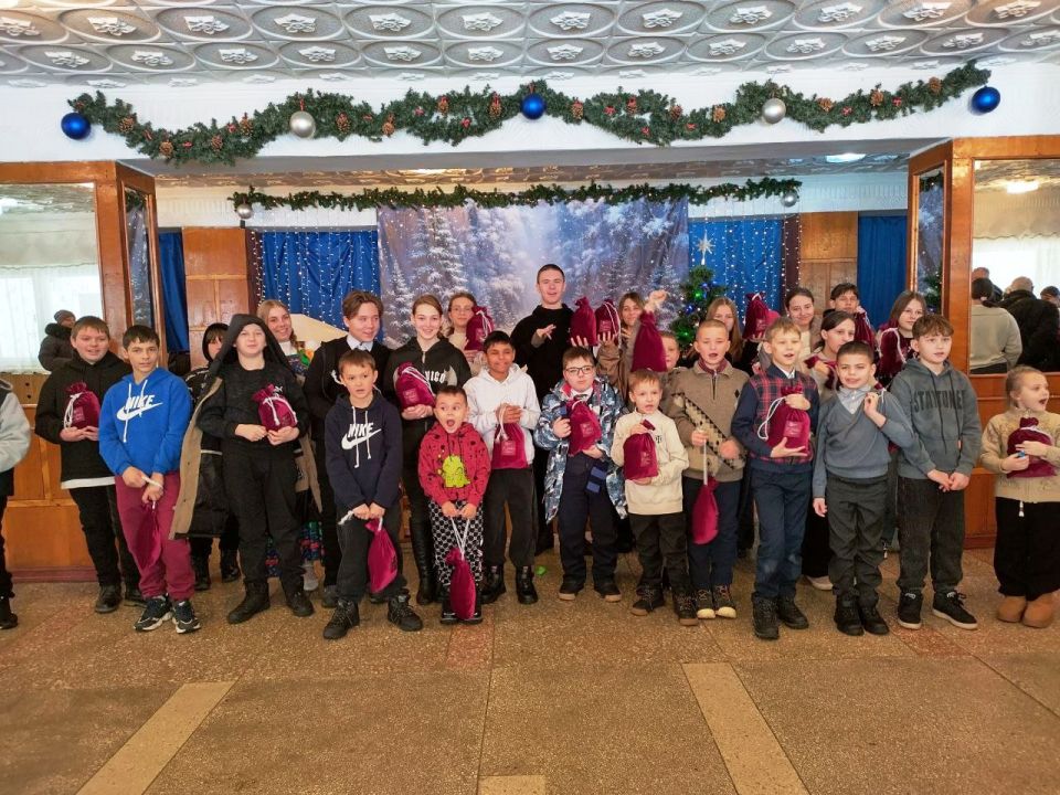 Елена Рязанцева: Сегодня сотрудники управления опеки и попечительства № 9 управления опеки и попечительства Администрации городского округа Донецк при поддержке председателя молодежного парламента Сергея Журавлева во дворце...