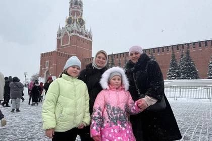 Депутат из Копейска исполнила мечту девочки из ДНР побывать в Москве