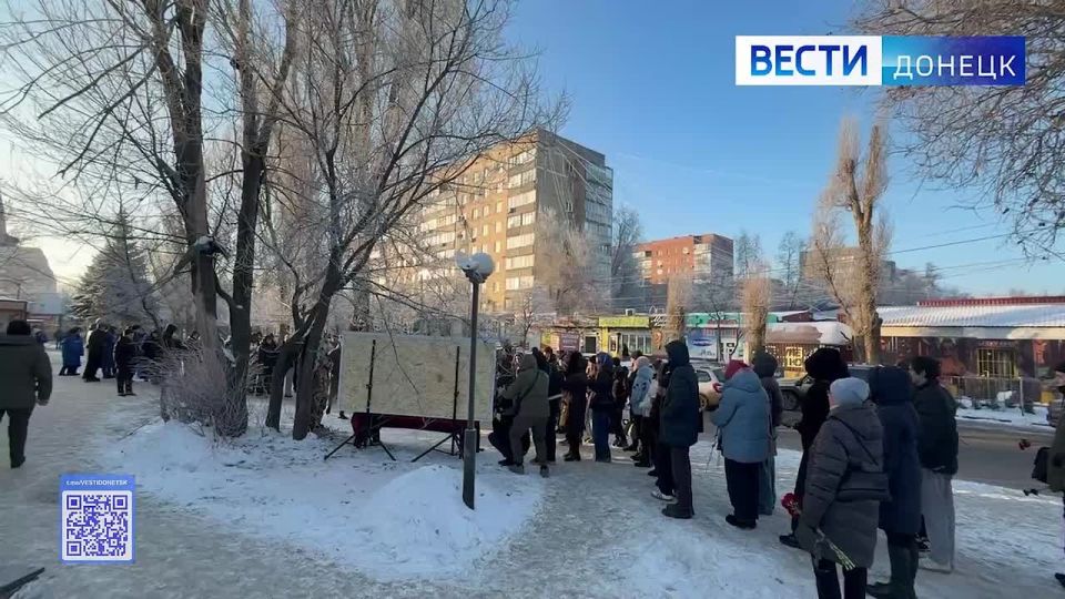В Донецке чтят память погибших при обстреле микрорайона Текстильщик