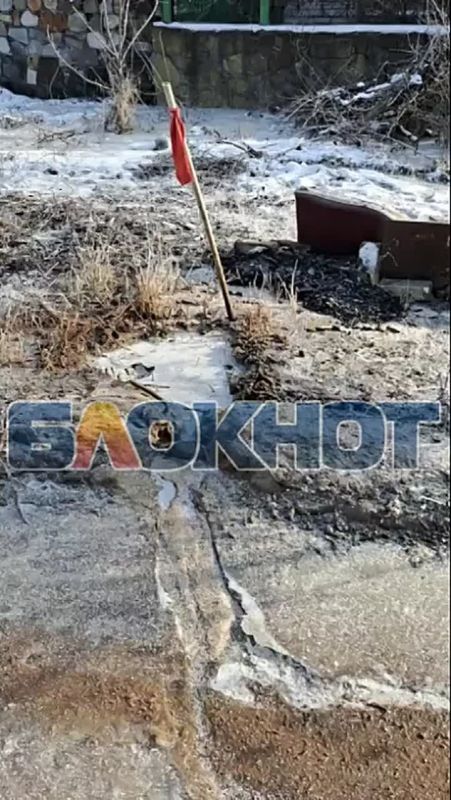 Водоканал и мороз организовали опасный каток жителям улицы Пантелеймоновской в Горловке