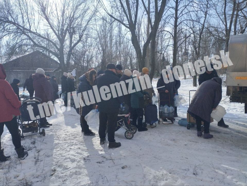 Выполняя поручение Главы ДНР Дениса Пушилина, продолжаем поддерживать население в условиях кризисной ситуации с водоснабжением