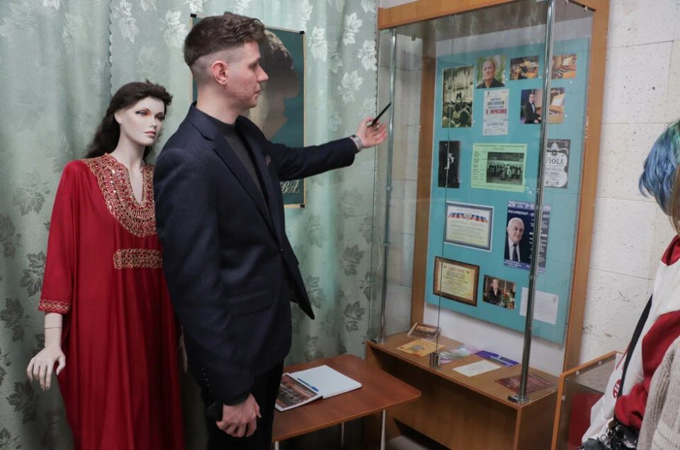 Музыкальная гармония ДНР: в Донецке открылась выставка к 95-летию филармонии