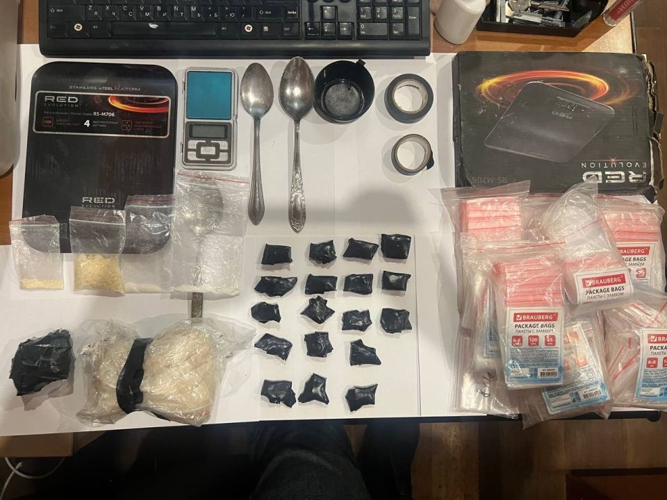 Полицейские пресекли попытку сбыта наркотических средств в особо крупном размере