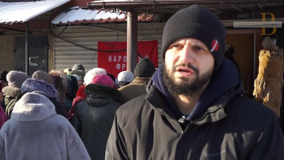 “Некоторые только с этого живут”: волонтеры привезли жителям Горняка продуктовые наборы и воду