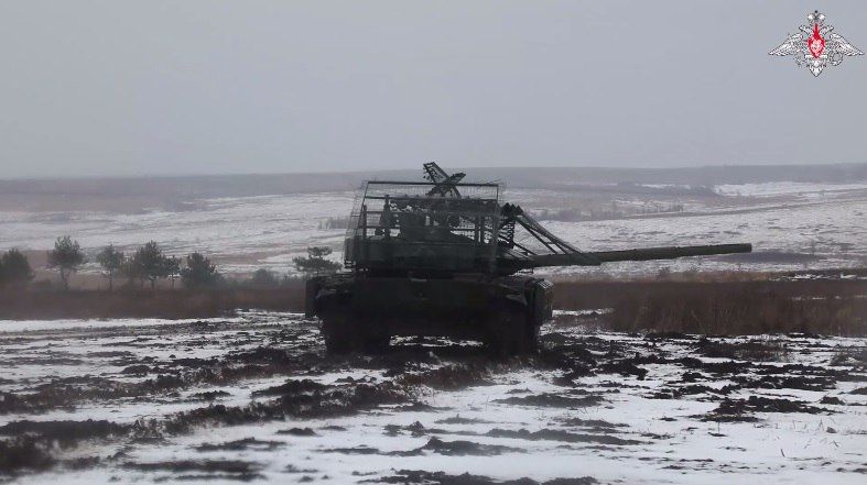 С 17 по 23 января Вооруженными силами РФ нанесены массированный и 5 групповых ударов, в ходе которых поражены предприятия ВПК, объекты энергетики, обеспечивавшие их работу, транспортная, портовая и аэродромная...