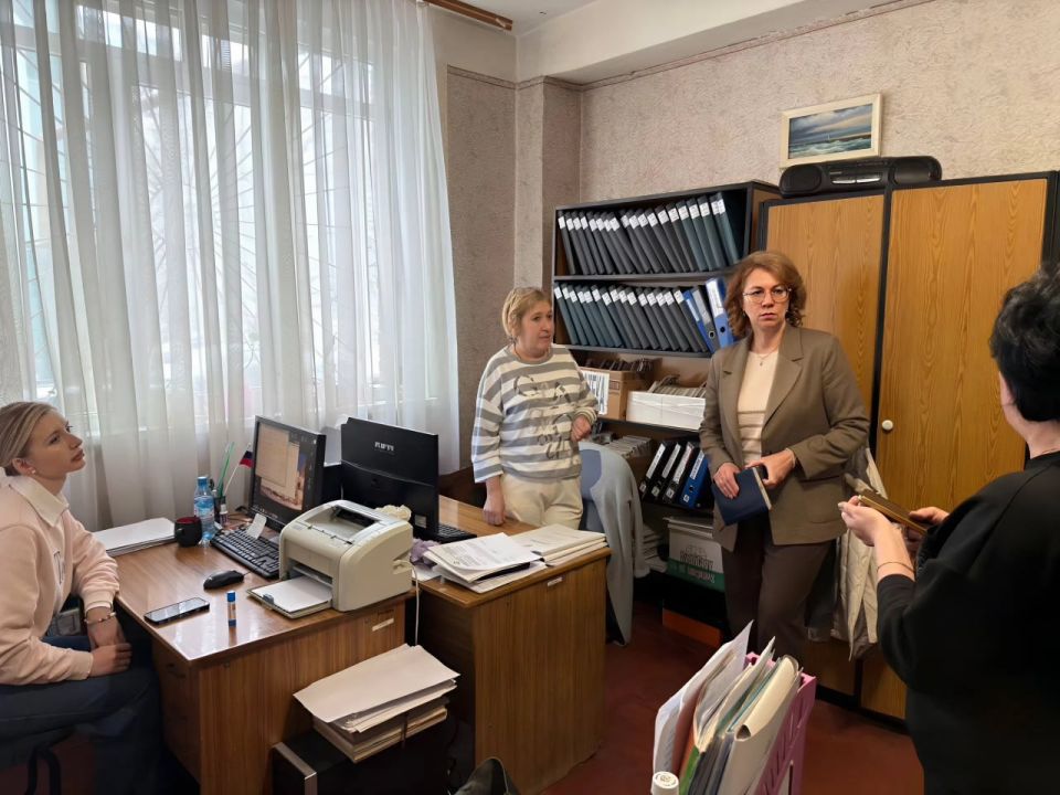 Лариса Толстыкина: На встрече с коллективом Центра социального обслуживания населения Ленинского района Донецка ответила на вопросы, которые касались не только перспектив развития системы социальной защиты, но и ситуации в...