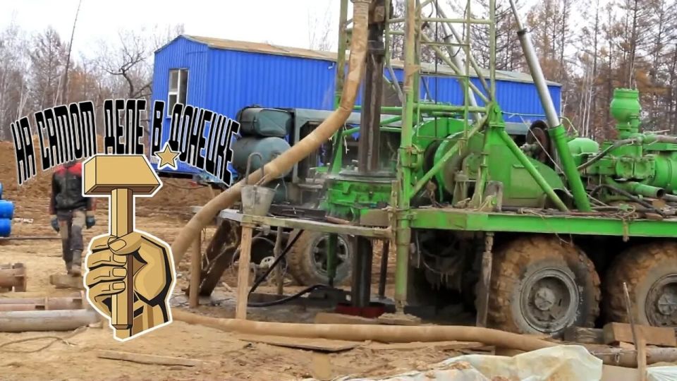 МЧС России направило в ДНР дополнительные буровые установки с командами специалистов