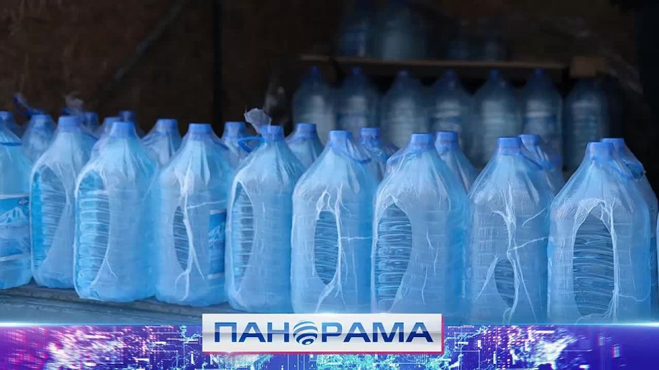 Фронт милосердия: донецкие волонтёры привезли 4 тоны воды в больницы!