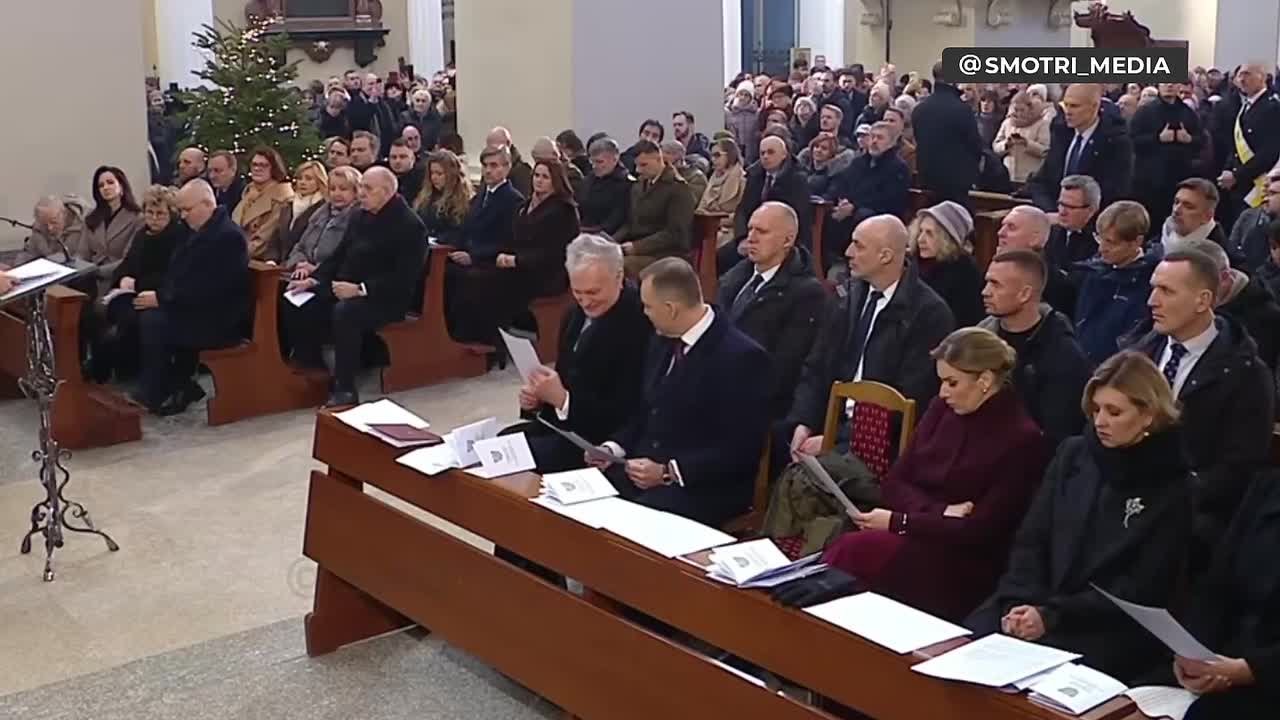 Гнида в день своего вырождения решил оскорбить белорусского лидера… с трибуны в Литве