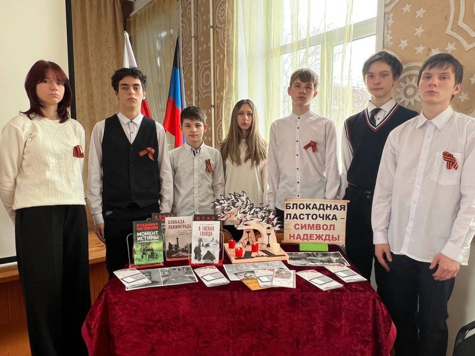 Елена Рязанцева: НА ВЕКИ В ПАМЯТИ НАРОДНОЙ НЕПОКОРЕННЫЙ ЛЕНИНГРАД