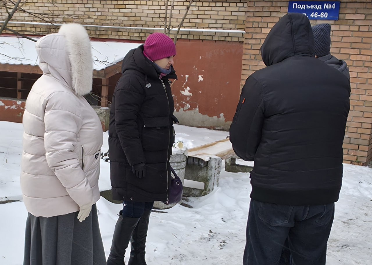 Иван Адамец: Заместитель руководителя Управы Куйбышевского района Елена Строганова провела встречу с жителями дома №2 на улице Ленинградской