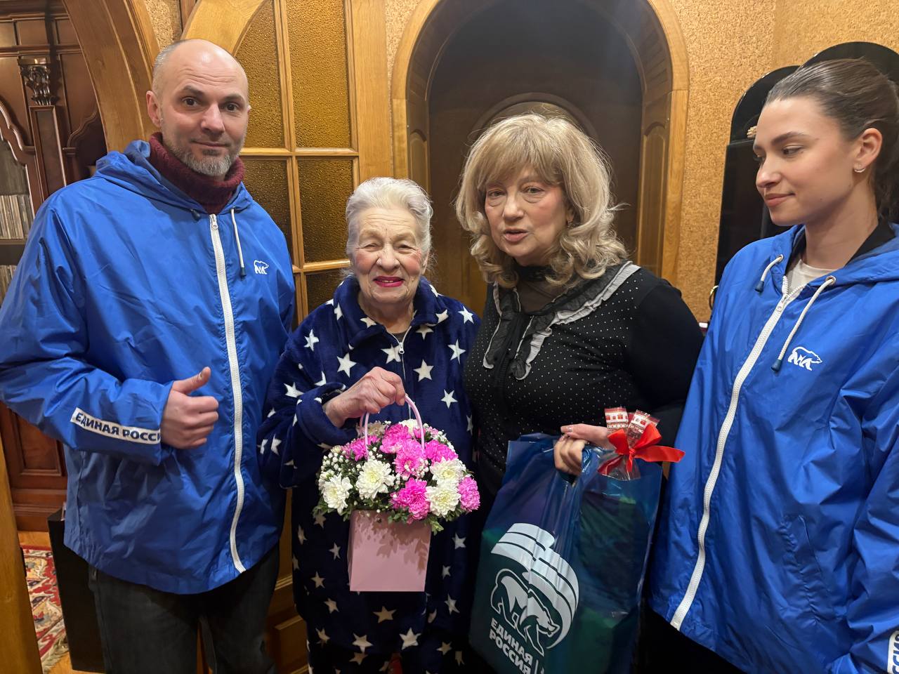 Татьяна Копылова: В рамках политического проекта «Историческая память» руководитель Управы Ворошиловского внутригородского района Администрации городского округа Донецк Копылова Татьяна, поздравила жителей блокадного...