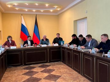 Вчера министр строительства, архитектуры и ЖКХ ДНР Владимир Дубовка, а также руководители подведомственных Минстрою предприятий приняли участие в рабочей встрече Главы ДНР Дениса Пушилина с руководством и активом городского...