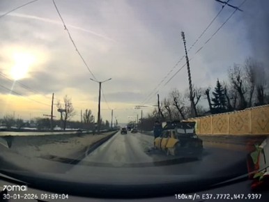 Автомобиль дотла выгорел на Ленинском проспекте в Донецке