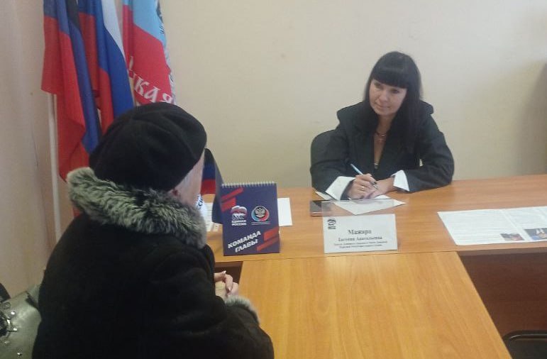 ПРИЕМЫ ГРАЖДАН. Евгения Мажара, Эдуард Момот и Сергей Семичасный в последние дни января провели приемы граждан