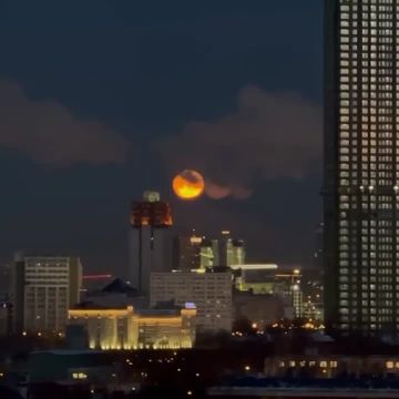 Этой ночью жители столичного региона могли наблюдать в небе необычное зрелище