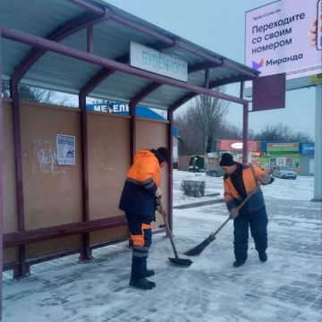 Михаил Меренков: Уборка снега на остановках общественного транспорта в Буденновском районе