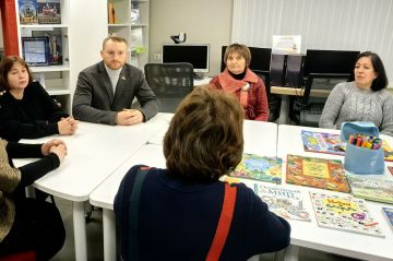 Станислав Ретинский встретился с трудовым коллективом Центральной городской библиотеки Донецка