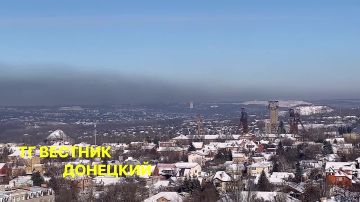 Со стороны Авдеевки валит черный дым