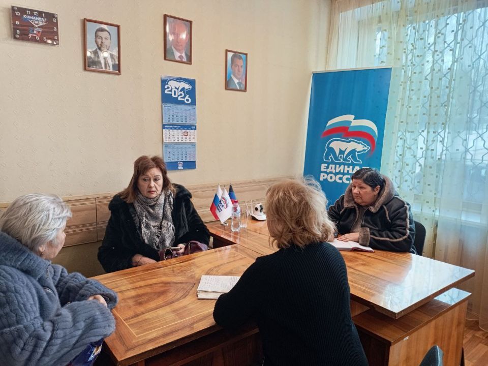 Валентин Левченко: Сегодня в нашем районе, в рамках Единого дня приёмов по вопросам получения всех видов выплат, в общественную приёмную Единой России обратились участники СВО и члены их семей