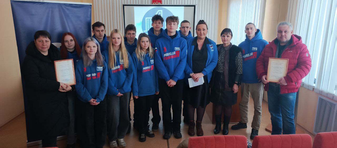 Сегодня, 6 февраля 2026 года, в рамках проекта "Управдом", реализуемого Единой Россией активист района Ирина Покрасова провела мастер класс для активистов "Молодой Гвардии" Единой России и старших по домам Кировского района...