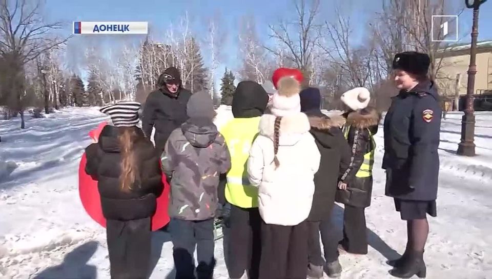 Донецкие школьники приняли участие в акции «Любишь жизнь - соблюдай ПДД!»