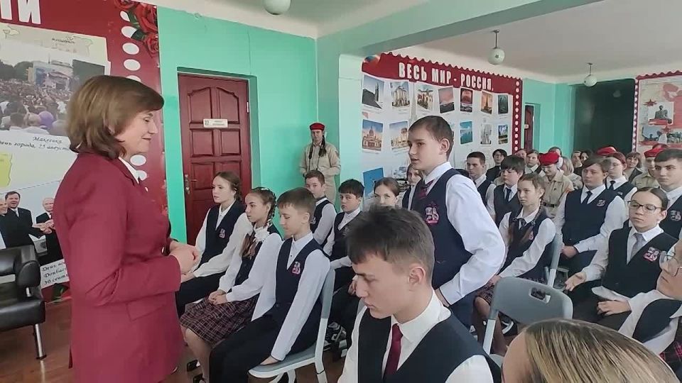 Совместно с министерством образования ДНР дали старт проекту «Киноклубы»: теперь в школах Республики наши дети смогут посмотреть советские и российские фильмы, сюжеты которых пронизаны темами дружбы, взаимовыручки и...