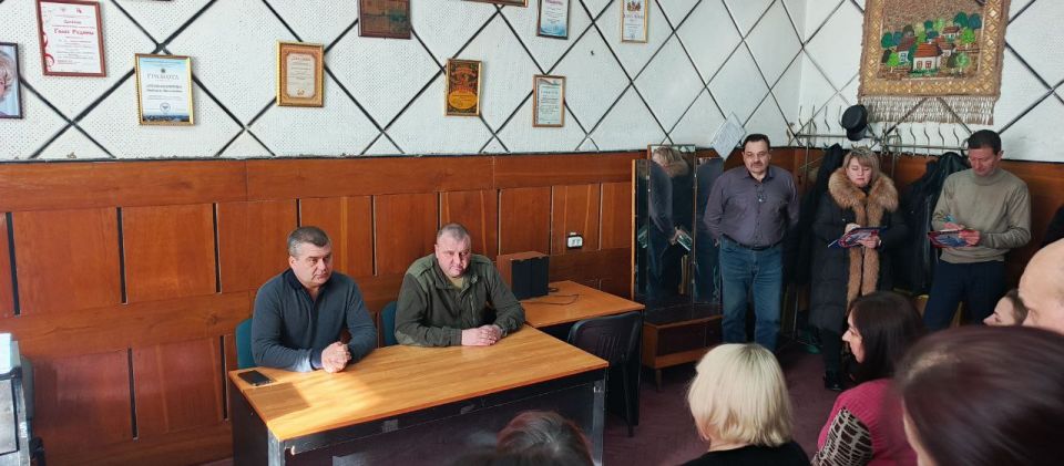 Сегодня, 11 февраля 2026 года, по поручению Главы Республики Дениса Пушилина, провел встречу с трудовым коллективом МБУ ДК "Лидиевка" по адресу: ул. Павла Колодина, 1Б