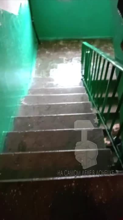 #нампишут. Донецк, проспект Киевский, дом 1а, 1 подъезд — звонили во все инстанции, никто не реагирует