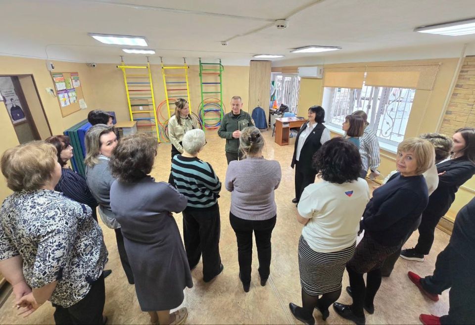 Дмитрий Огилец провел встречу с трудовым коллективом ГБОУ «Гимназия с углубленным изучением английского языка №11 г. о. Донецк»