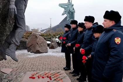 «Их подвиг – пример истинного патриотизма»: В Донецке росгвардейцы почтили память воинов-интернационалистов