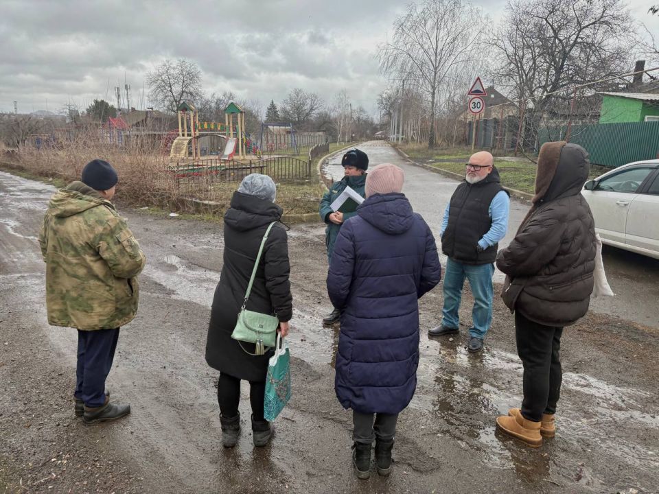 Продолжаются сходы с жителями Ленинского района города Донецка