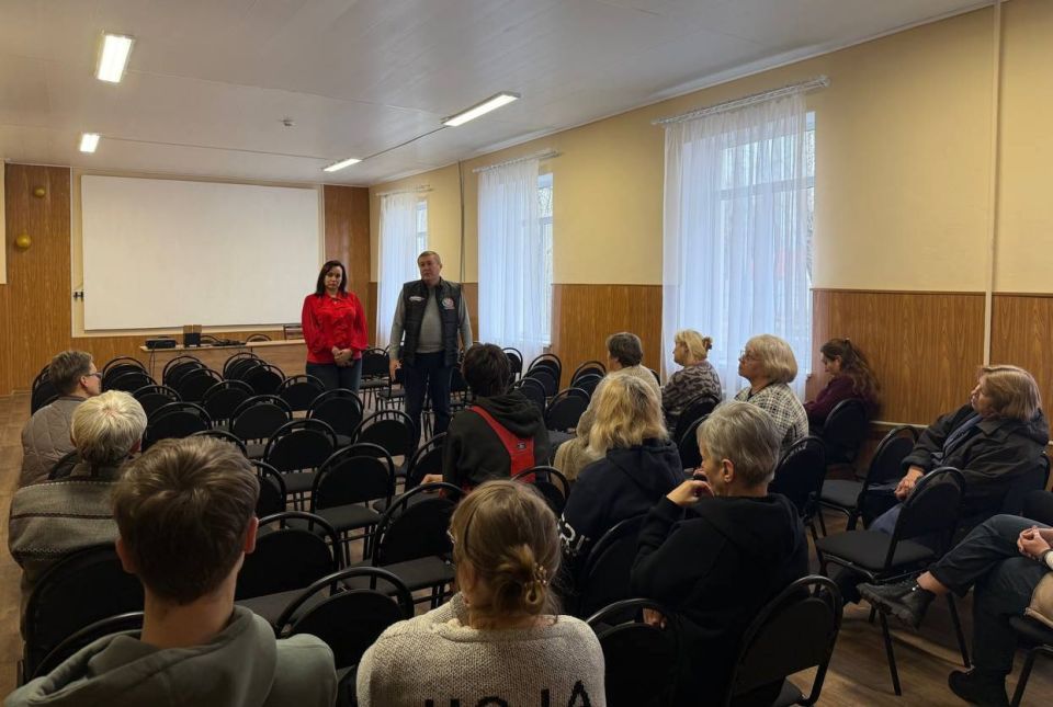 Виталий Золотнюк провел встречу с трудовым коллективом ГБПОУ «Донецкий строительный техникум»