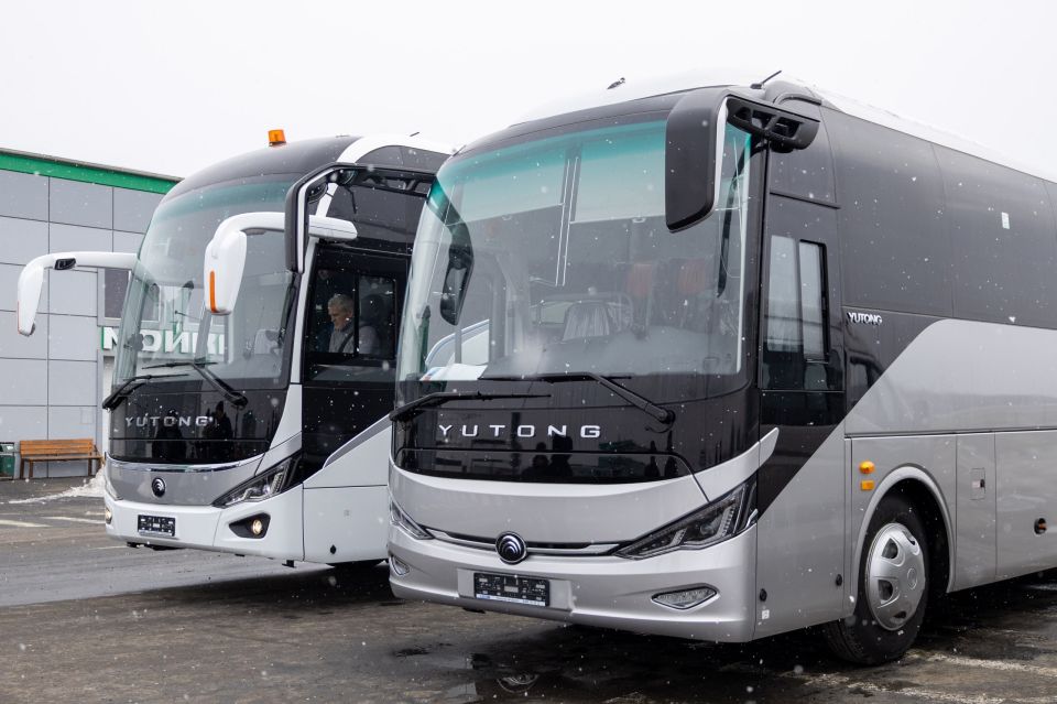 Филармонии ДНР и ЛНР получили четыре новых автобуса Yutong