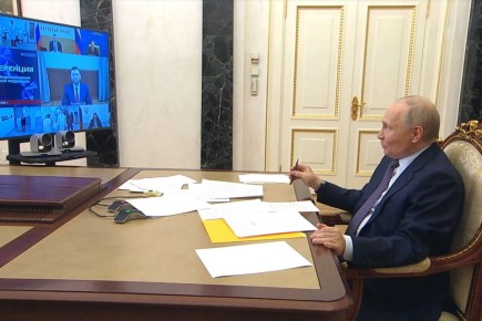 Президент России Владимир Путин открыл новую микробиологическую лабораторию в Донецке