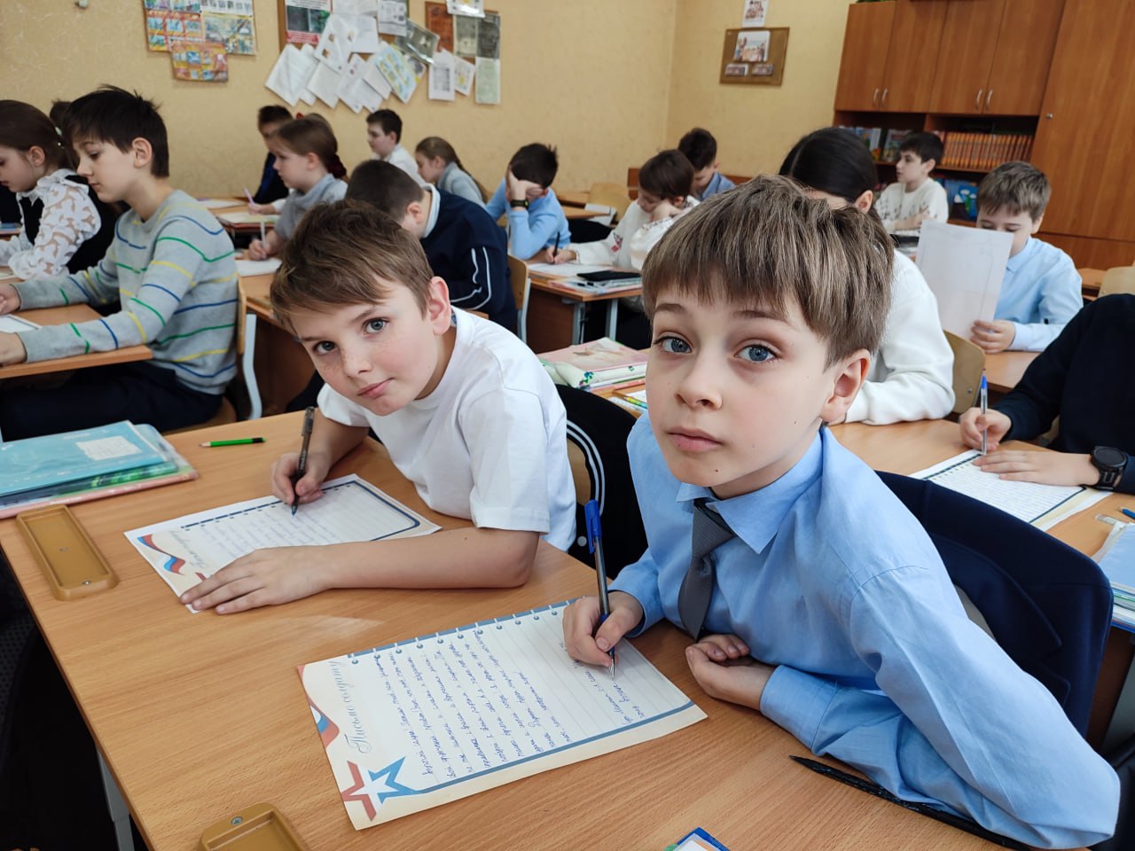 Весточка на фронт. В рамках празднования Дня защитника Отечества сотрудниками сектора по делам молодежи, культуры и спорта Пролетарского внутригородского района Администрации городского округа Донецк проведена акция...