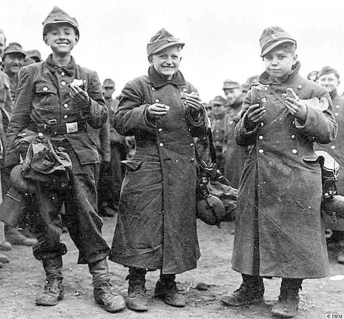 Захваченные военнопленные. Март 1945 года, район Франкфурта-на-Майне, Германия