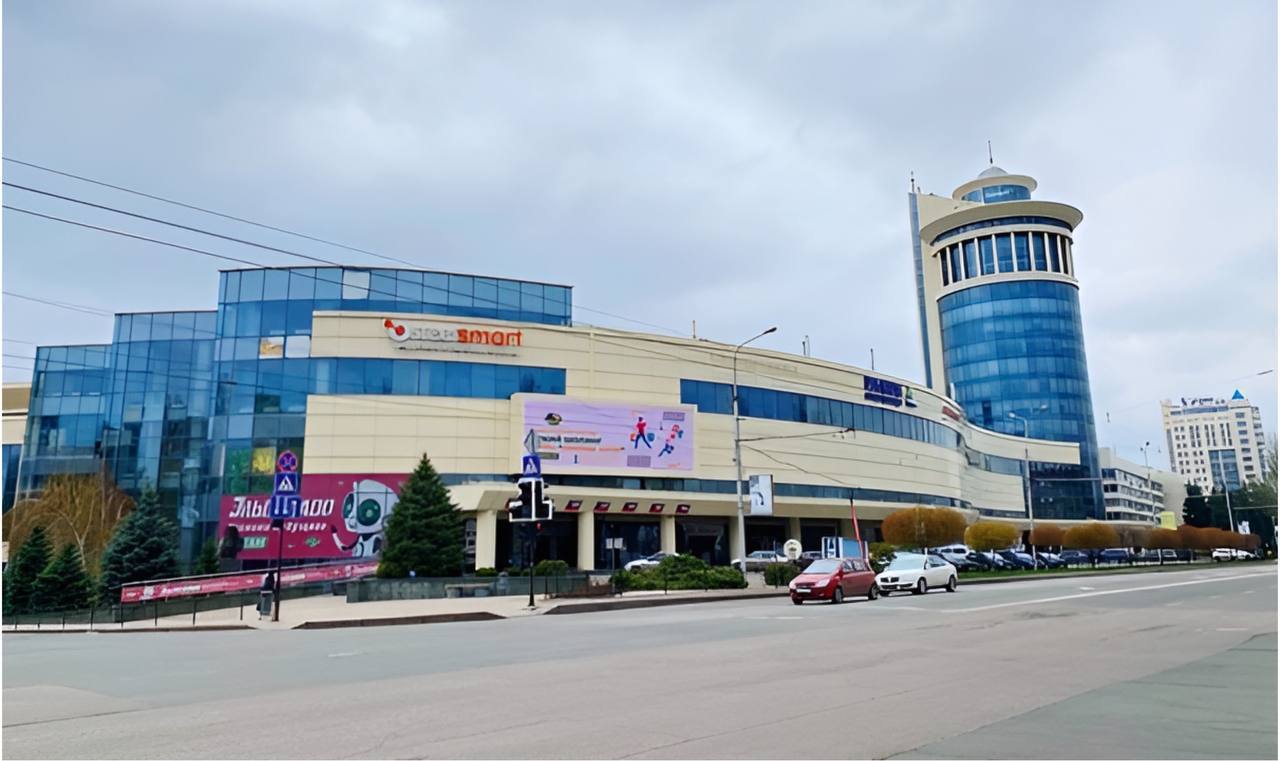 Также сообщают об эвакуации ТРЦ "Донецк Сити"