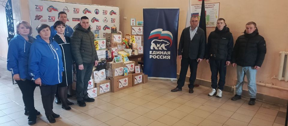 В преддверии Дня защитника Отечества, в Кировском районе города Донецка, в рамках Всероссийской благотворительной акции «Тепло для Героя», реализуемой Единой Россией, активно проходил сбор посылок для наших защитников