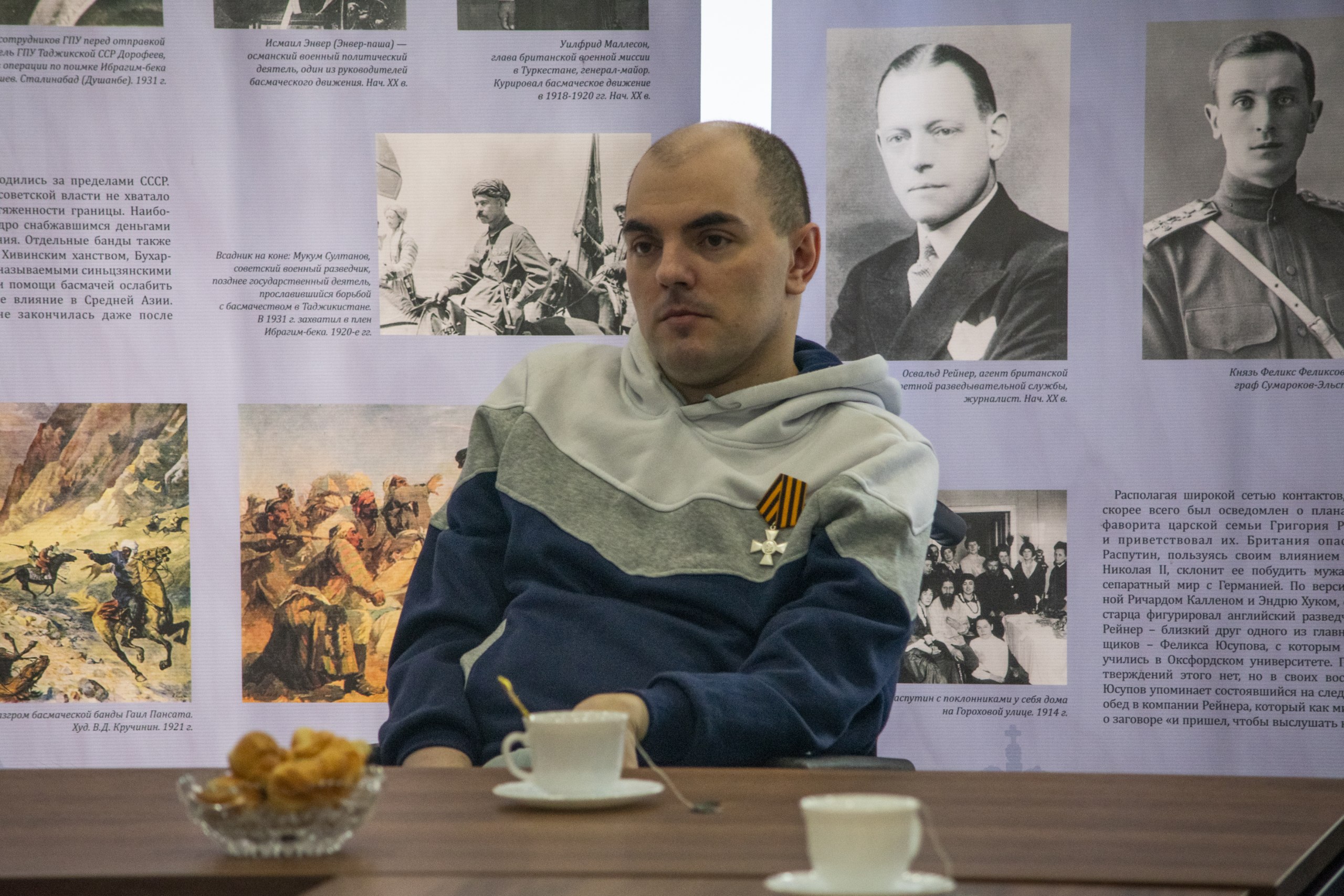 Сегодня в Доме молодежи «30/09» состоялся Урок мужества для добровольцев Донецкого РО ВСКС с участием ветерана боевых действий Александра Мулико, приуроченный ко Дню защитника Отечества