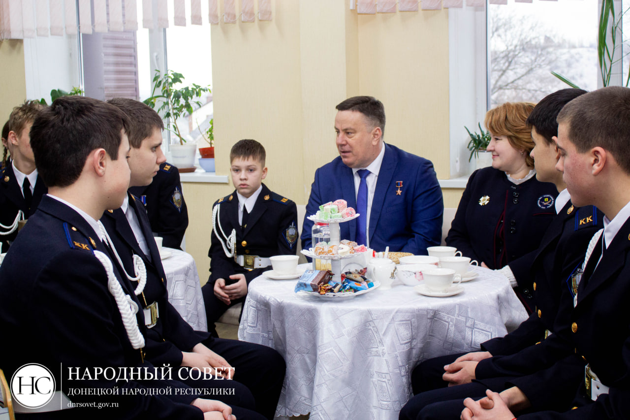 Константин Кузьмин навестил кадетов корпуса имени Александра Захарченко