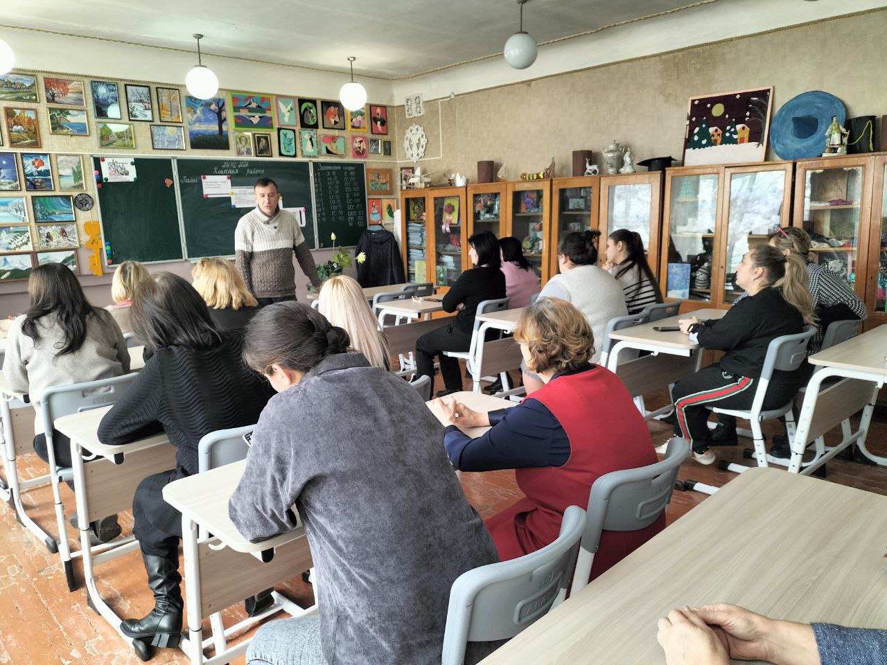 Депутат Старобешевского муниципального совета Донецкой Народной Республики от Партии «ЕДИНАЯ РОССИЯ» Сергей Канарь встретился с трудовым коллективом ГБОУ "Стыльская школа Старобешевского М.О."