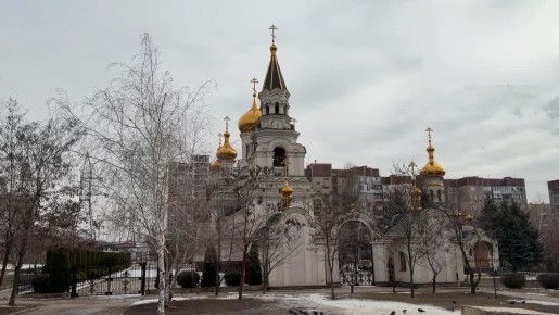 Волонтёр пробурил скважину в Будённовском районе Донецка для общего пользования