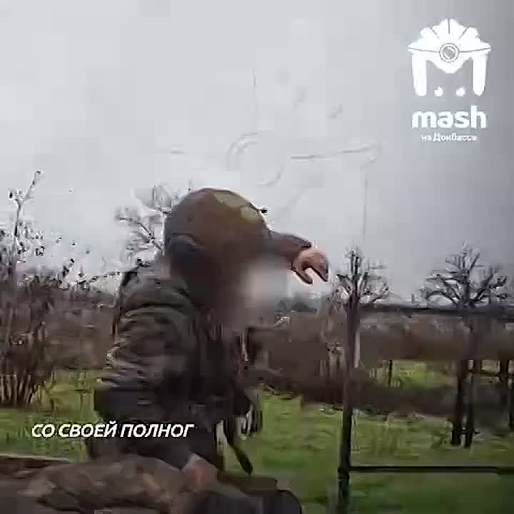 «Сам ранен и трёхсотого везёт ещё Со своей полноги, блин»