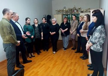 Михаил Меренков: В рамках проекта «Управдом ДНР» совместно с депутатом Донецкого городского совета Николаем Тимченко, с участием старших по домам провели встречу с коллективом МБОУ «Школа №135 г. Донецка» и жителями района