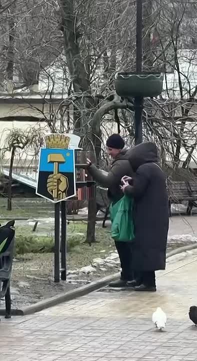 На бульваре Пушкина уличная библиотека пользуется спросом