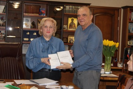 Ректор ДонГУ Светлана Беспалова провела встречу с учеными-русистами