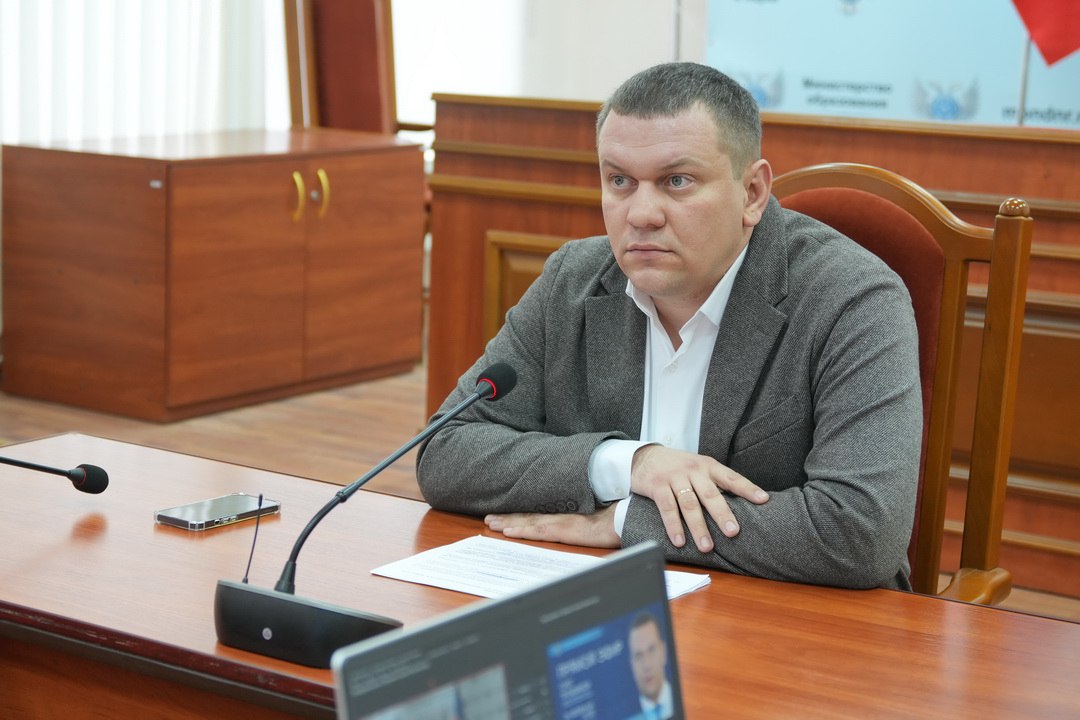 Олег Трофимов: Провел прямой эфир по вопросам образования