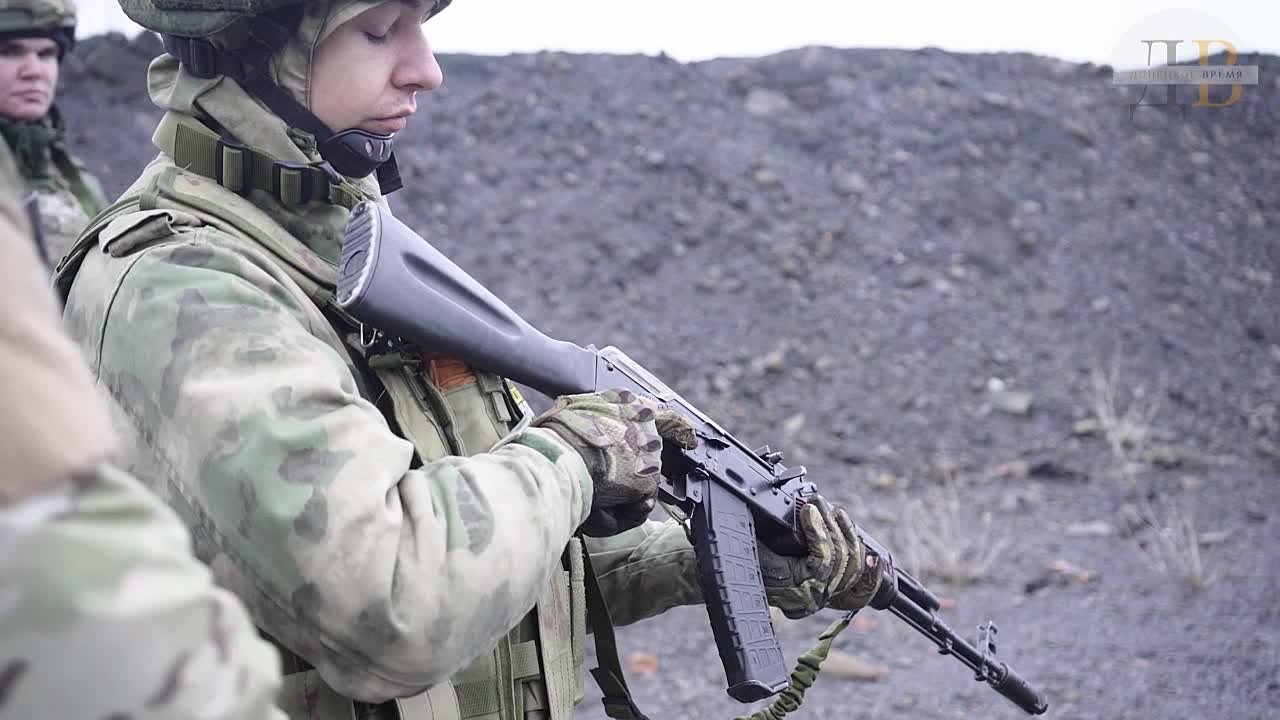 “Это не лекции и не сказки”: День сил спецопераций дружинники отметили огневой стрельбой на полигоне