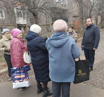 По поручению Главы ДНР Дениса Пушилина 27.02.2026 состоялась встреча с жителями, на которой присутствовал заместитель руководителя Управы Ленинского внутригородского района Александр Поддубный